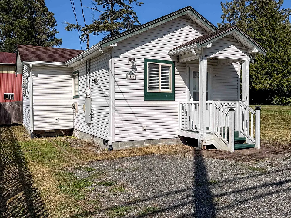 1316 Marine Dr