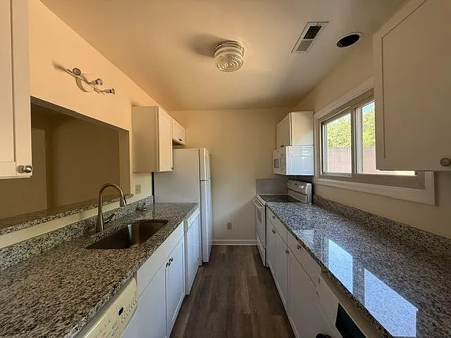 2 bed, 2.5 bath, 1152 sqft, $1,975 — Photo 4