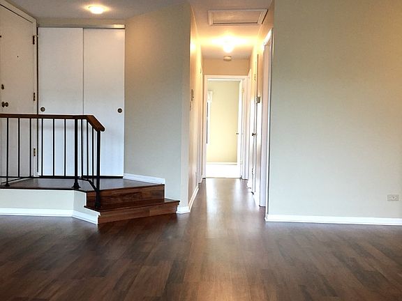 5th image of 920 Surrey Dr APT 2A