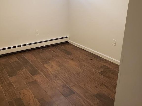 3rd image of 1622 Van Buren St APT 2