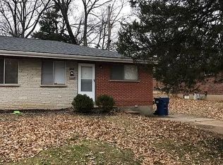 4526 Country Ln, Saint Ann, MO 63074