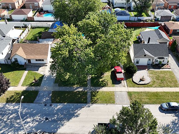 4th image of 7819 Leclaire Ave