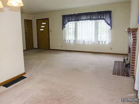 3rd image of 6 N Shannon Ave
