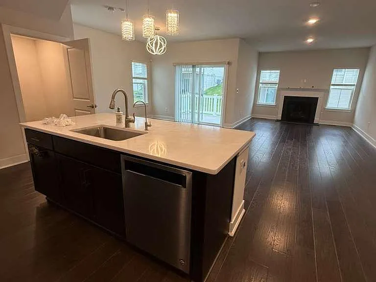 704 Peony Ln — Photo 39