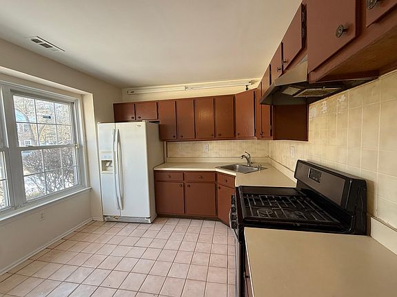 3rd image of 29 Lafayette Ct #29