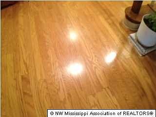 5th image of 195 Foxwood Cir W