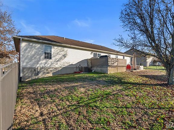 5th image of 977 Aspen Dr