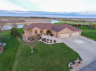 1920 Valley View Ct, Huron, SD 57350