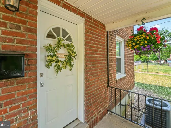 615 Jansen Ave, Essington, PA 19029