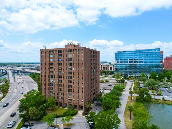 14 Lockwood Dr APT 9J, Charleston, SC 29401