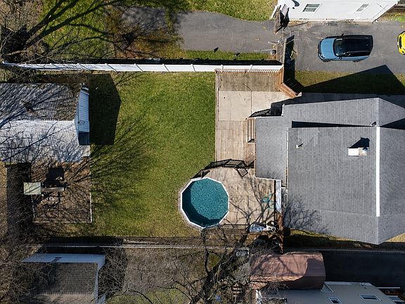 2nd image of 20 Vine St