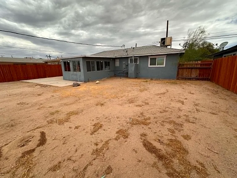 240 N Warner St — Photo 13
