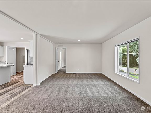 4th image of 600 E Lakeshore Drive E