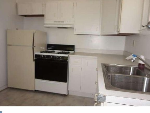 4th image of 876 Velde Ave