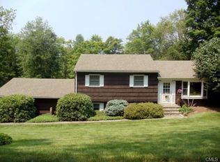 2 Knollwood Dr, Newtown, CT 06470