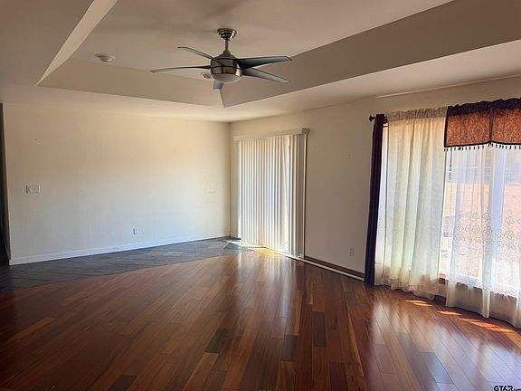3rd image of 306 Lone Star Ln