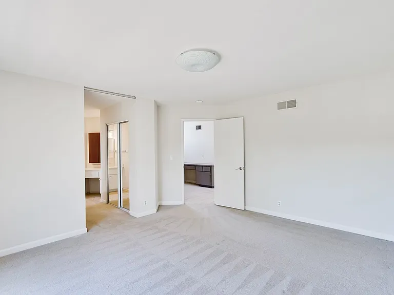 803 Runningwood Cir — Photo 25