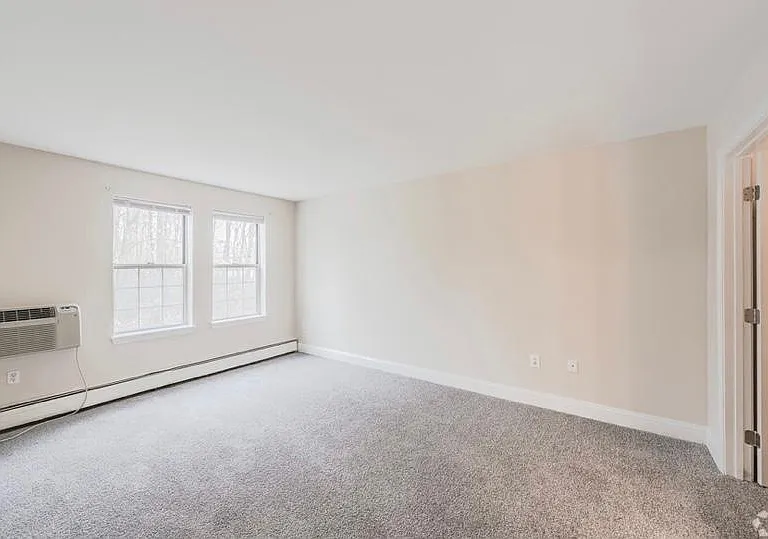 Highland House Apartments — Photo 41