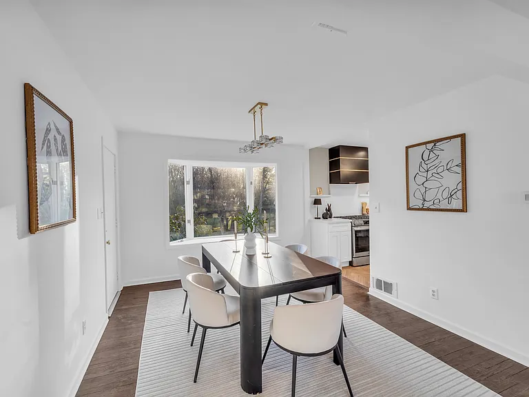 1011 Washington Ave S — Photo 4
