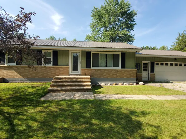 2315 E 8th St, White Cloud, MI 49349