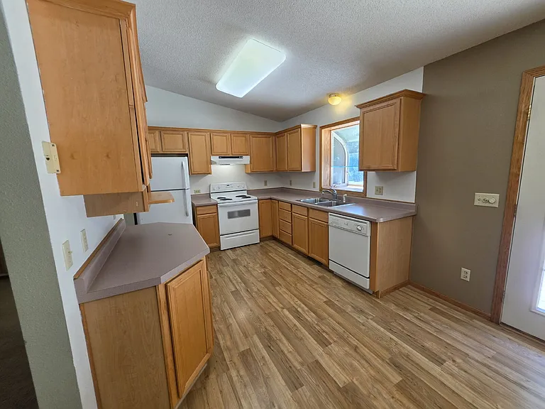 E11975 E Robin Rd — Photo 24