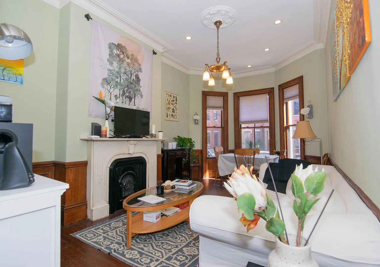 large 4 bed in Mission Hill — Photo 3