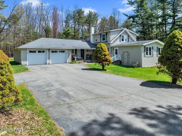 73 Lakeshore Dr, Lakeville, PA 18438