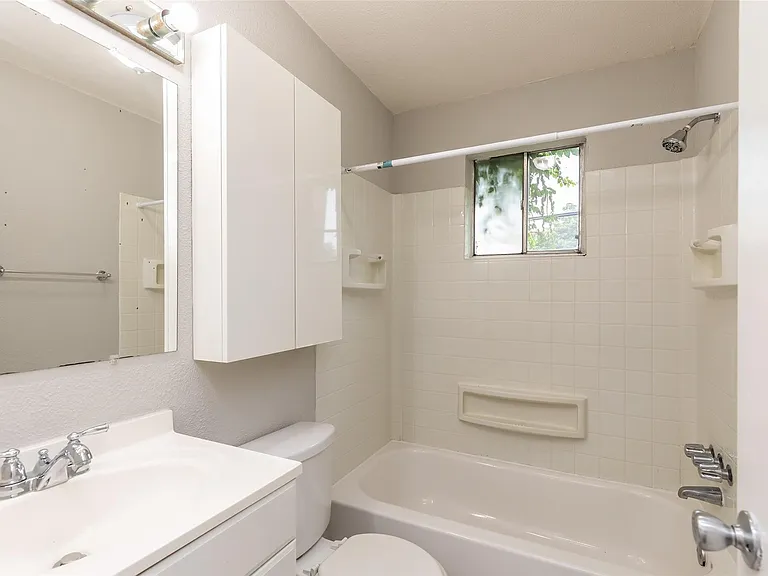 425 Emerson St #13 — Photo 13