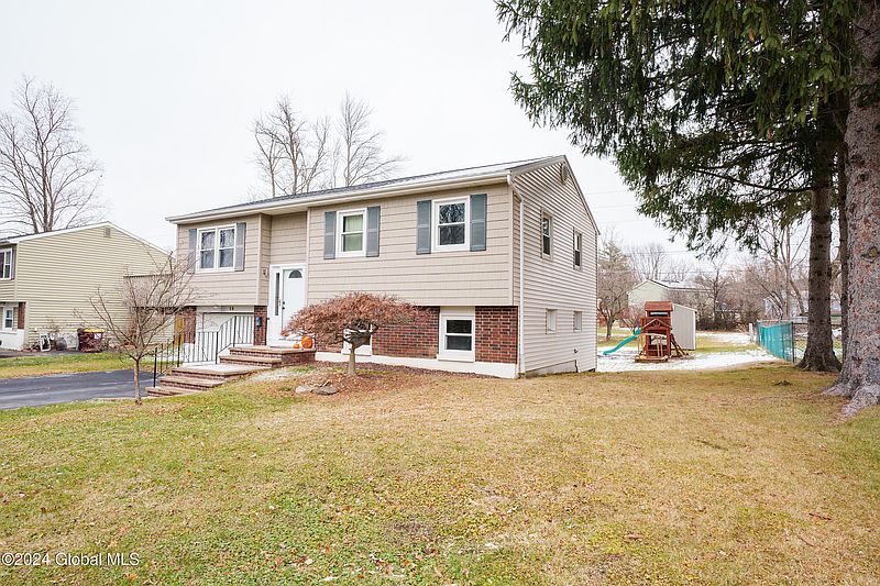 2nd image of 18 Berkshire Drive