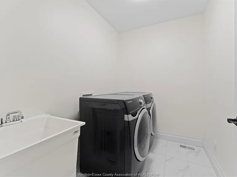 601 Holburn St — Photo 30