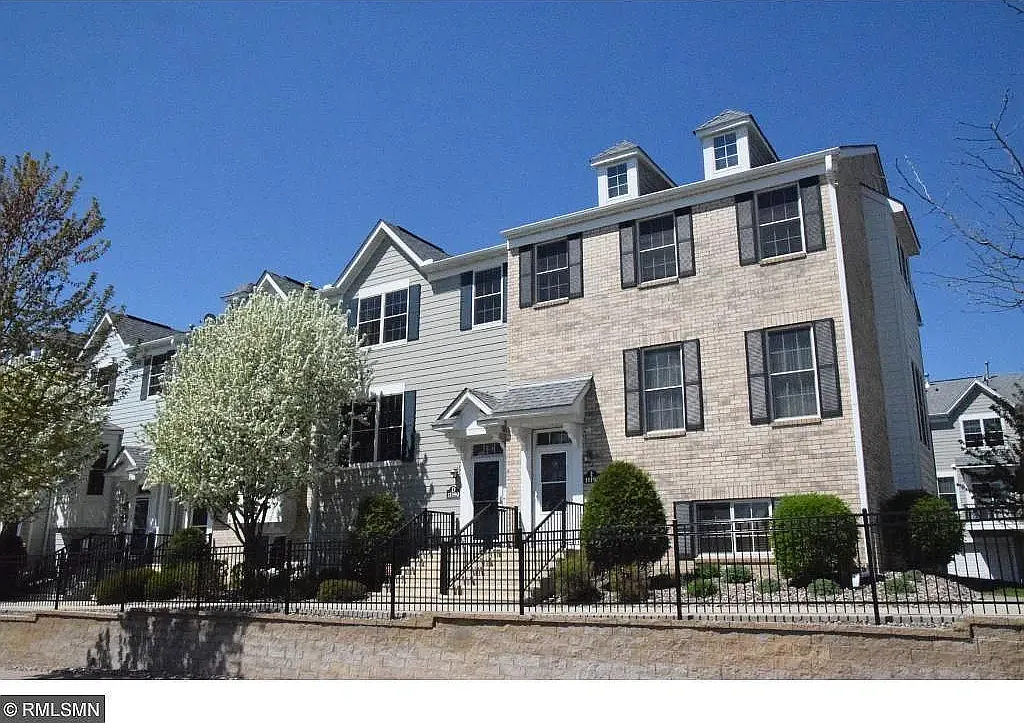 4 bed, 2100 sqft, $2,850 — Photo 1