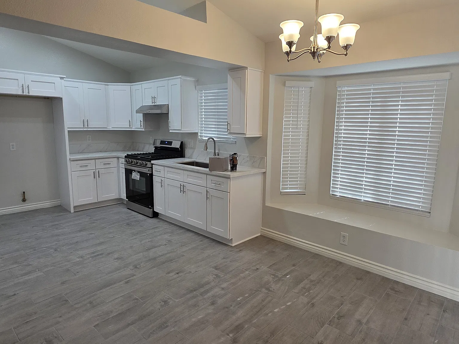 3 bed, 1044 sqft, $3,100 — Photo 4
