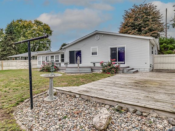 5th image of 118 Flora Ln