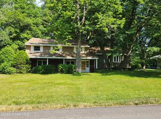 1346 Rowe Rd, Niskayuna, NY 12309