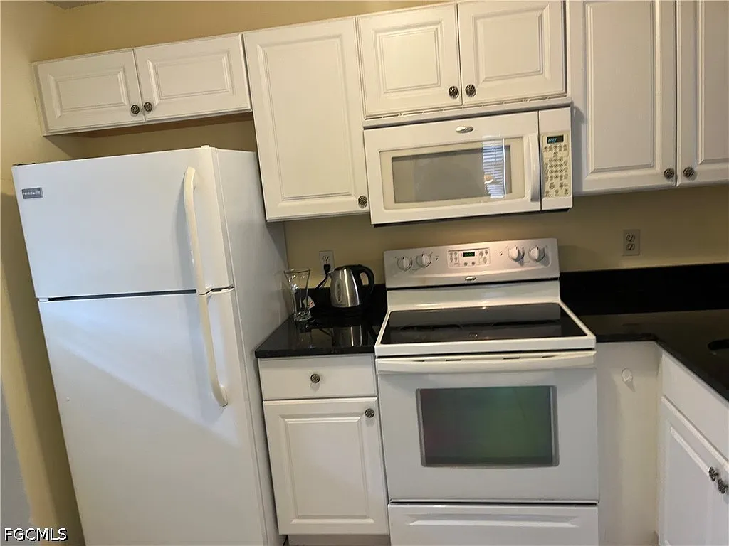 2 bed, 2.0 bath, 808 sqft, $1,450 — Photo 2
