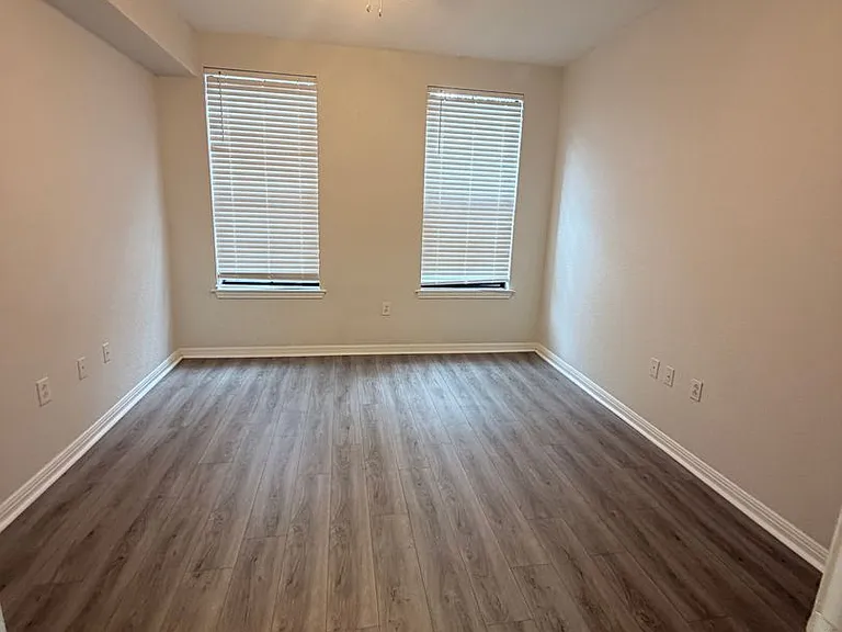 911 N Orange Ave #304 — Photo 16