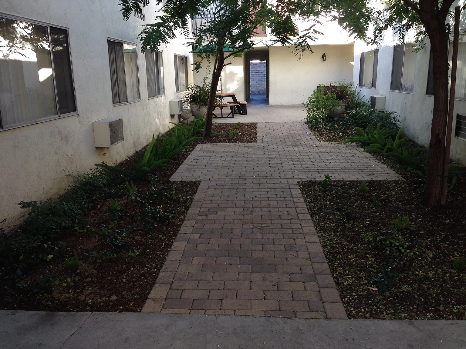 2 bed, 700 sqft, $1,799 — Photo 2