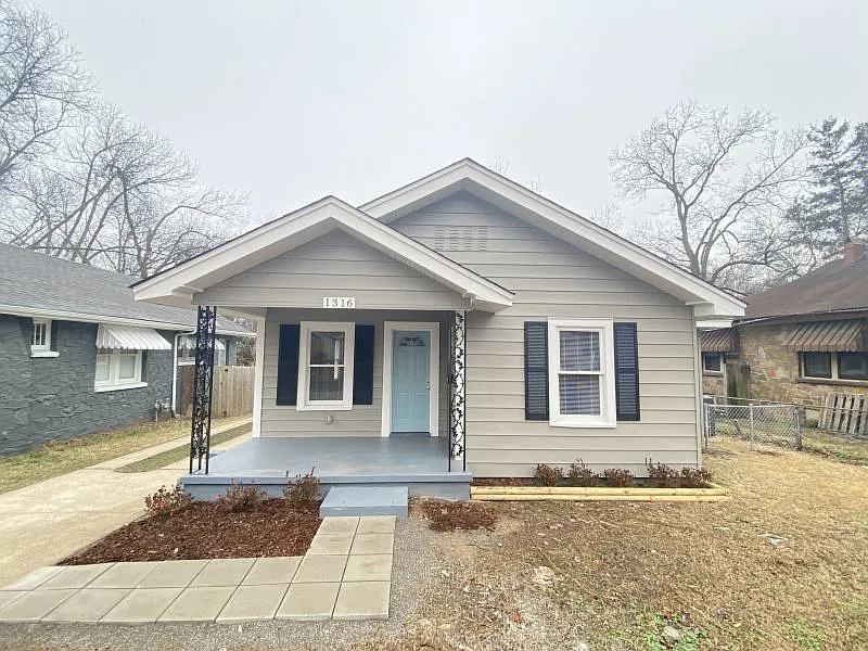1316 W 12th St