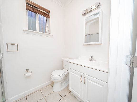 4th image of 702 W Macarthur Blvd #702C