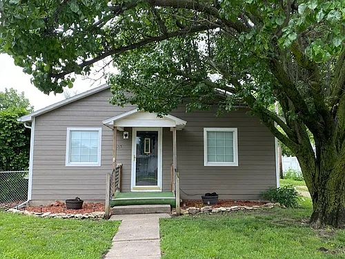 205 W Allen Photo 1