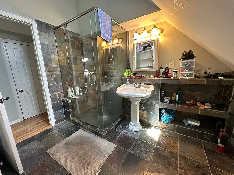 1120 W Roscoe St — Photo 15