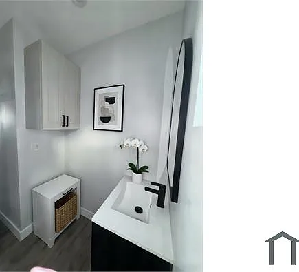 15820 Haynes St — Photo 4