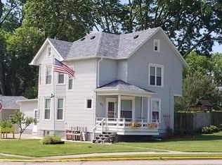911 E 3rd St, Sterling, IL 61081