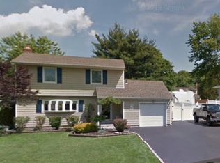 7 Algonquin Ln, Commack, NY 11725