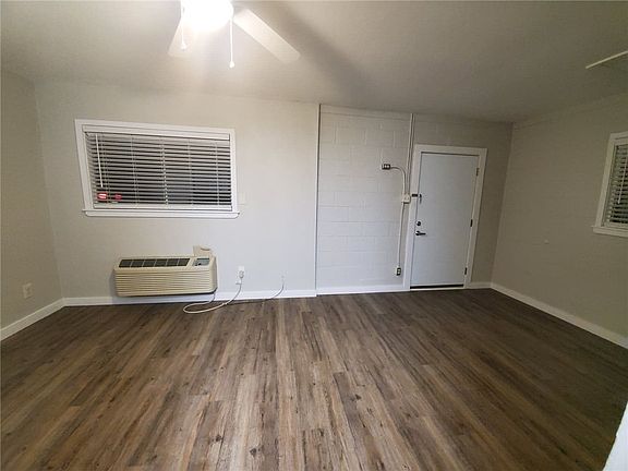 2nd image of 722 Shelby Ln #A
