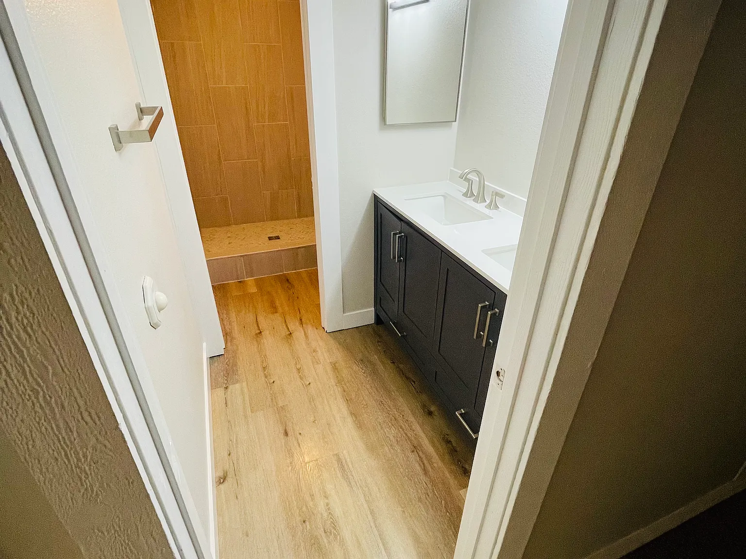 6 bed, 4094 sqft, $900 — Photo 2