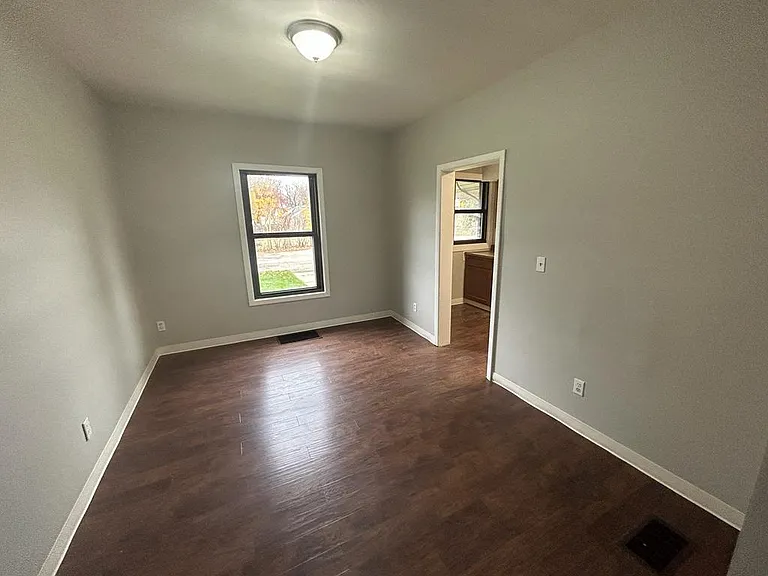 1633 Shehy St — Photo 5