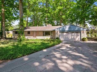 6853 Woodcrest Dr, Fort Wayne, IN 46815