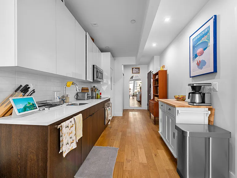 401 Gates Ave #4C — Photo 3