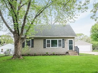 2058 Opal Dr, Eagan, MN 55122